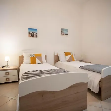 Mango Apartman *
